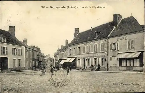 Ak Bellegarde Loiret, Rue de la République