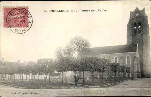 Ak Presles en Brie Seine et Marne, Place de l´Église