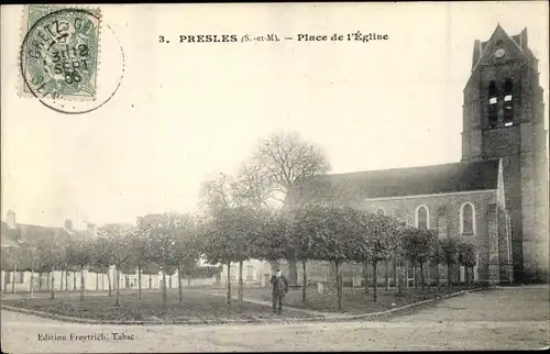 Ak Presles Seine et Marne, Place de l´Église