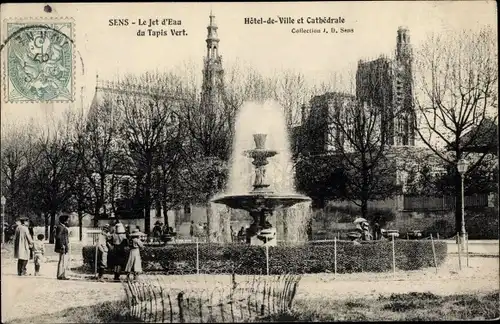 Ak Sens Yonne, Le Tapis Vert, Hôtel de Ville et Cathédrale