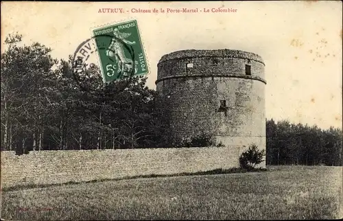 Ak Autruy Loiret, Château de la Porte Martel, Le Colombier