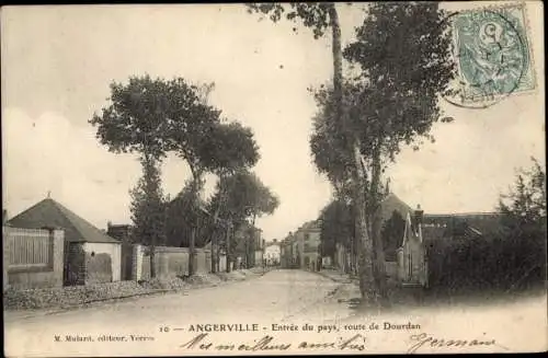 Ak Angerville Essonne, Entrée du Pays, Route de Dourdan