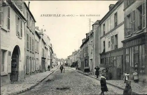 Ak Angerville Essonne, Rue Nationale, Commerces