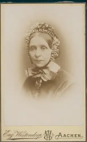 Carte de Visite Frau mit Hut, Portrait, Fotograf Eug. Westendorp Aachen