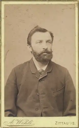 Carte de Visite Bärtiger Mann in einem Mantel, Portrait, Fotograf A. Wehle Zittau