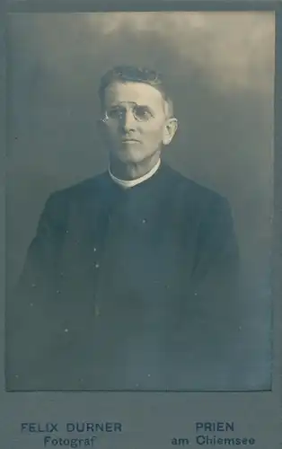 Carte de Visite Pfarrer Holzer, Portrait, Fotograf Felix Durner Prien am Chiemsee