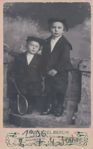 Carte de Visite Jungen mit Tennisschläger, Portrait, Fotograf Th. Wenzel Berlin