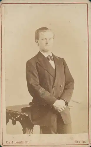 Carte de Visite Junge im Anzug, Portrait, Fotograf Carl Günther Berlin, Dorotheenstraße 83