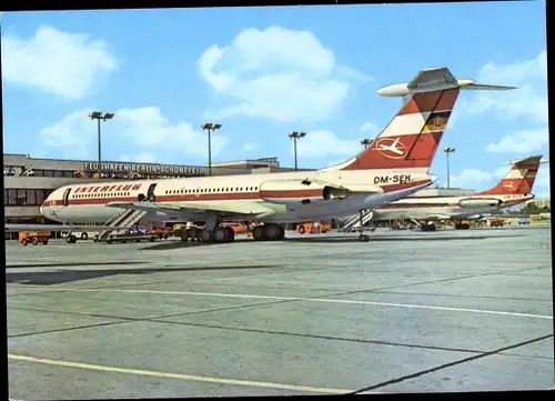 Ak Schönefeld bei Berlin, Flughafen, Interflug IL 62 Passagierflugzeug