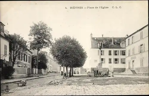 Ak Bièvres Essonne, La Place de l´Église