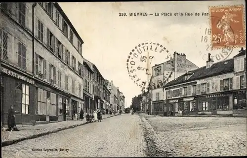 Ak Bièvres Essonne, La Place et la Rue de Paris, Commerces