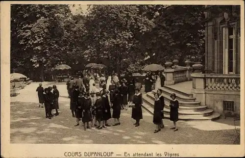 Ak Cours Dupanloup Haut-de-Seine, En attendant les Vêpres