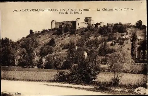 Ak Druyes les Belles Fontaines Yonne, Le Château et la Colline