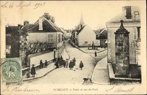 Ak Puiseaux Loiret, Porte et rue du Pave