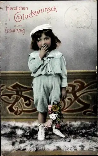 Ak Glückwunsch Geburtstag, Junge mit Blumenstrauß