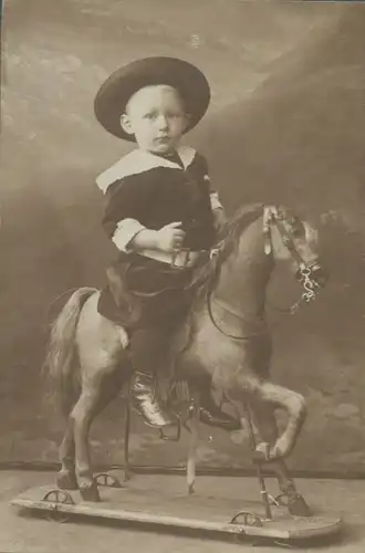 CdV Junge auf einem Schaukelpferd
