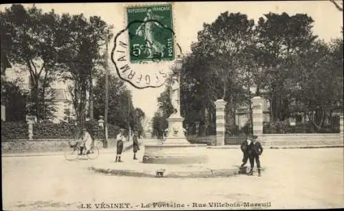 Ak Le Vésinet Yvelines, Fontaîne, Rue Villebois-Mareuil