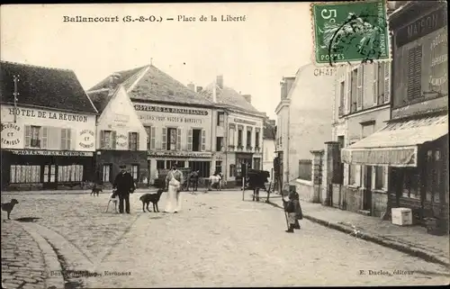 Ak Ballancourt Essonne, Place de la Liberté, Hôtel de la Réunion, Commerces
