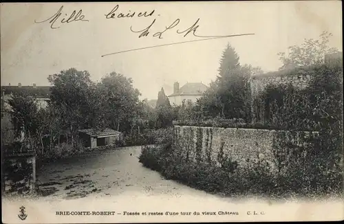 Ak Brie Comte Robert Seine et Marne, Fossés et Restes d´une Tour du Vieux Château