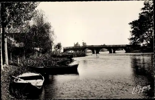 Ak Coulanges sur Yonne, Le Pont, Barques