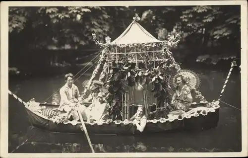 Ak Ligny en Barrois Meuse, Barque Fleurie avec Trois Jeunes Personnes