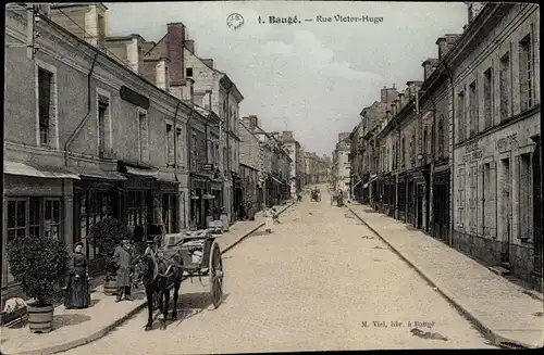 Ak Baugé Maine et Loire, Rue Victor-Hugo