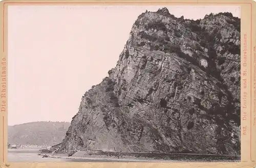 Kabinett Foto Sankt Goarshausen am Rhein, Loreley, Ort im Hintergrund