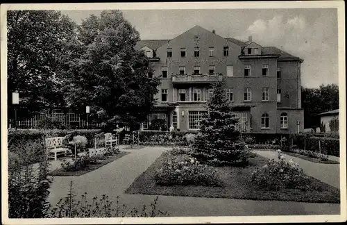 Ak Bad Lausick in Sachsen, Kurhotel Herrmannsbad, Frontansicht
