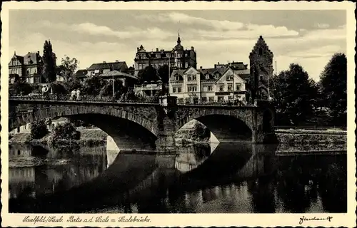 Ak Saalfeld an der Saale Thüringen, Flusspartie mit Brücke