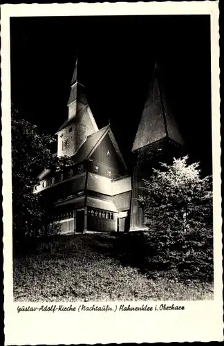 Ak Hahnenklee Bockswiese Goslar im Harz, Gustav Adolf Kirche, Totalansicht bei Nacht