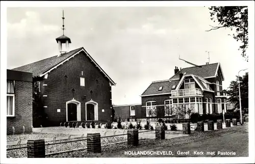 Ak Hollandscheveld Drenthe Niederlande, Geref. Kerk met Pastorie