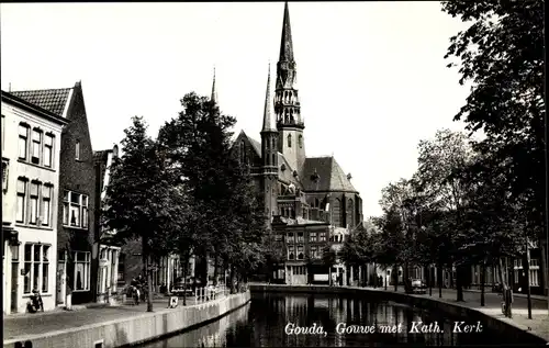 Ak Gouda Südholland Niederlande, Gouwe met Kath. Kerk