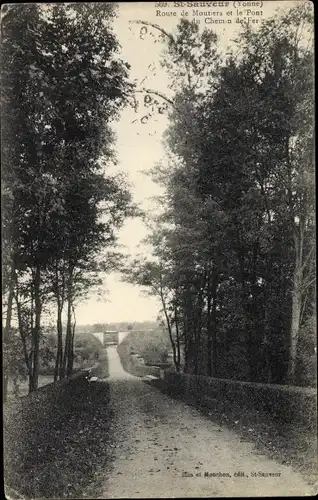 Ak Saint Sauveur Yonne, Route de Moutiers et le Pont du Chemin de Fer