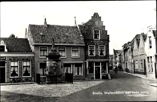 Ak Brielle Südholland, Wellerondom met oude pomp