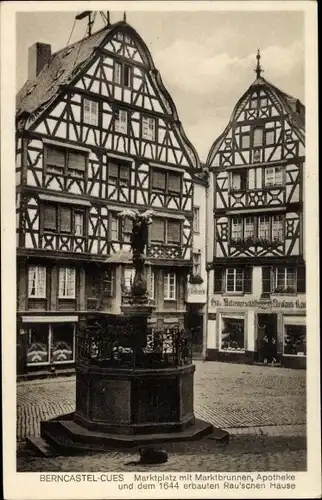 Ak Bernkastel Kues an der Mosel, Marktplatz, Marktbrunnen, Apotheke, Rau'sches Haus 1644