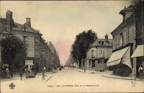Ak Vierzon Cher, Rue de la République, Commerces