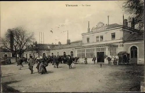 Ak Vierzon Cher, Rue Voltaire, La Gare