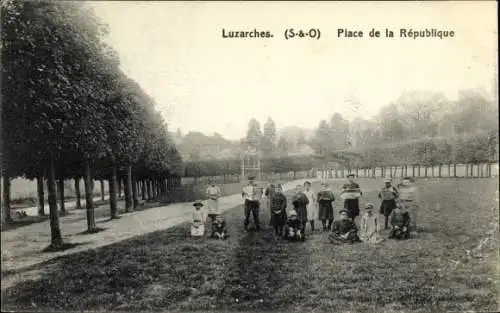 Ak Luzarches Val d’Oises, Place de la Republique