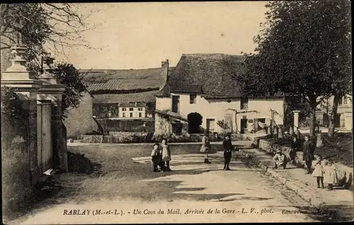 Ak Rablay Maine-et-Loire, Un Coin du Mail, Arrivée de la Gare