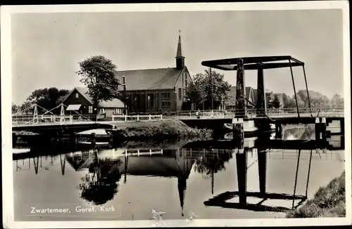 Ak Zwartemeer Emmen Drenthe, Geref. Kerk, Brug