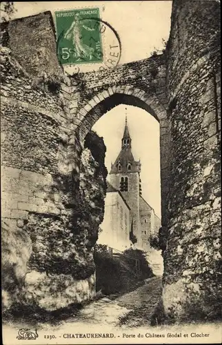 Ak Chateau Renard Loiret, Porte du Château Féodal et Clocher