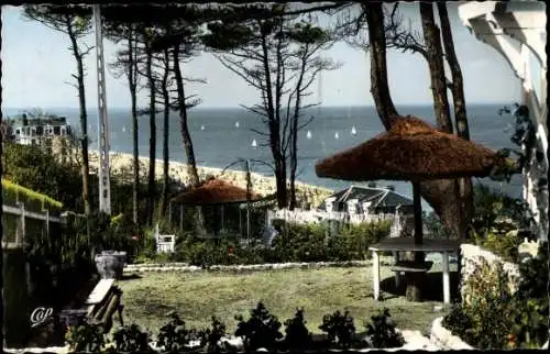 Ak Houlgate Calvados, Jardin de la Villa Titiana et la Plage