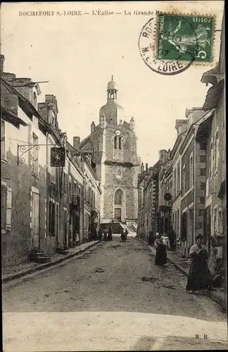 Ak Rochefort sur Loire Maine et Loire, L´Église, La Grande Rue