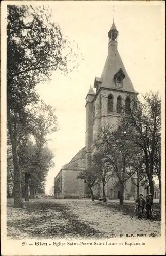 Ak Gien Loiret, Eglise Saint Pierre Saint Louis et Esplanade