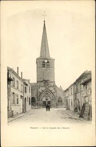 Ak Revigny Meuse, Rue a facade de l'Eglise