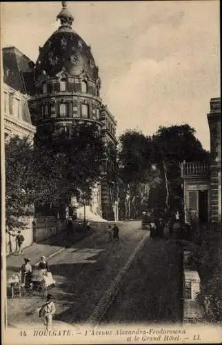 Ak Houlgate Calvados, Avenue Alexandra Feodorowna et Grand Hôtel