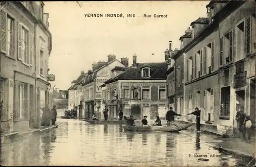 Ak Vernon Eure, Inondation en 1910, Rue Carnot