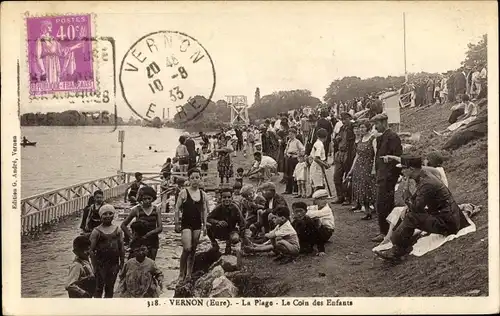 Ak Vernon Eure, La Plage, Le Coin des Enfants, gendarme