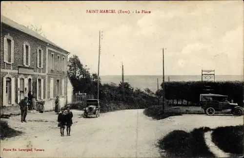 Ak Saint Marcel Eure, La Place, voitures