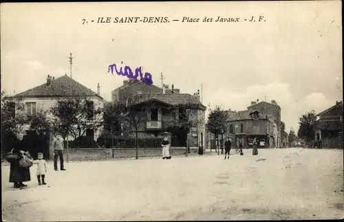 Ak Ile Saint Denis, Place des Javaux